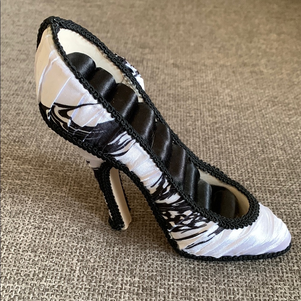 High Heel Shoe Jewelry Ring Holder Display - Picture 4 of 7